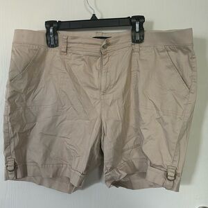 Lee khaki shorts